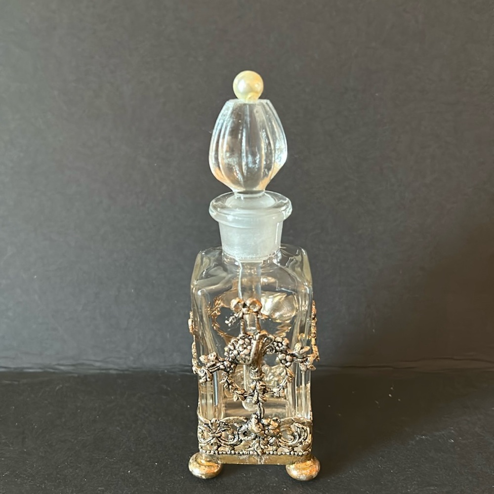 Perfume bottle